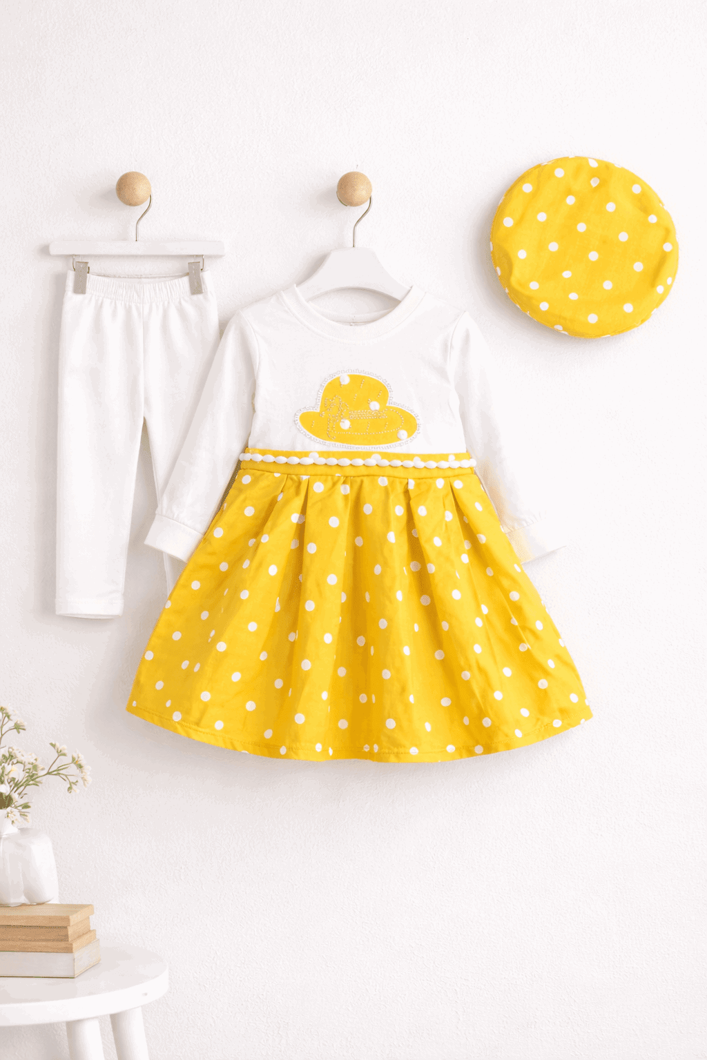 Cheerful little girl in polka dots Outfit 3 pcs